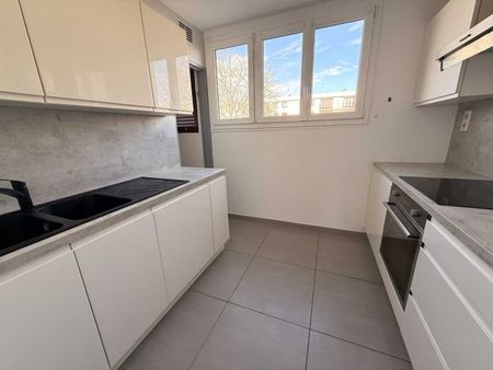 Location Appartement 4 pièces 83m² - Photo 5