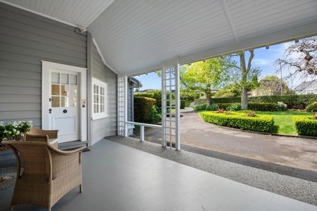 REMUERA - 4 Bedrooms Big House - Photo 2