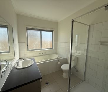 Please contact catie@sweeneyea.com.au for private inspections. - Photo 6