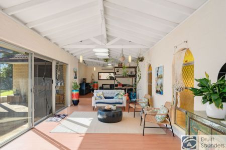 PERFECT LOCATION! - Photo 2