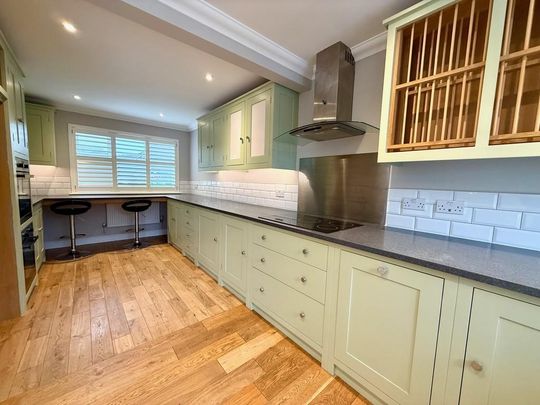 5 bedroom detached house to rent - Photo 1