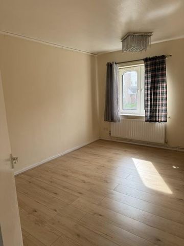 3 bedroom maisonette to rent - Photo 2