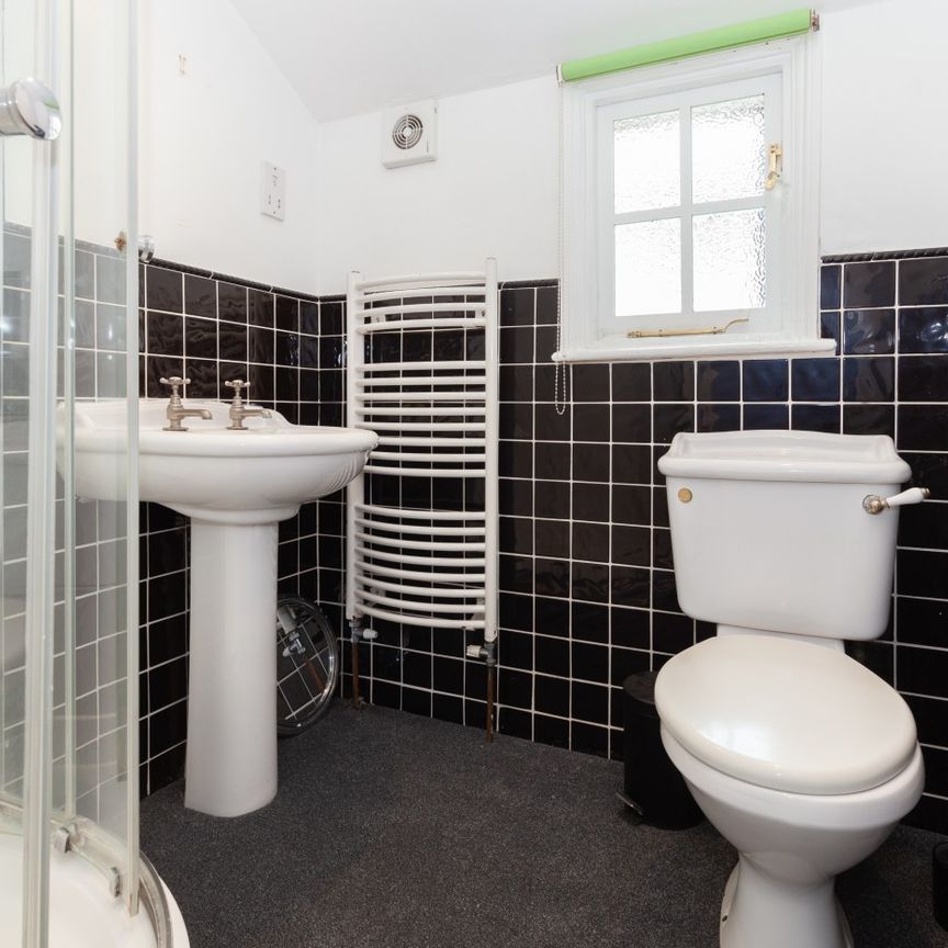 5 bed Terraced - To Let - Photo 1
