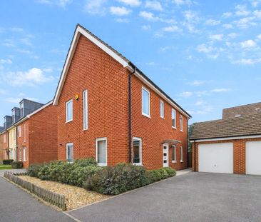 3 bedroom House in Jaguar Lane, Bracknell - Photo 2