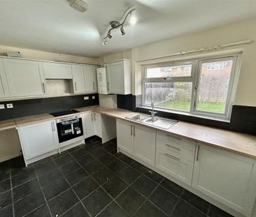 4 bedroom terraced house to rent - Photo 5