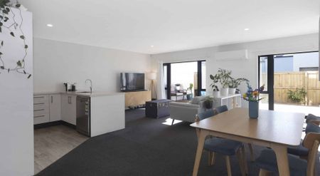 RICHMOND - 2 BEDROOMS, 1.5 BATHROOMS, HEATPUMP, SINGLE GARAGE - Photo 4