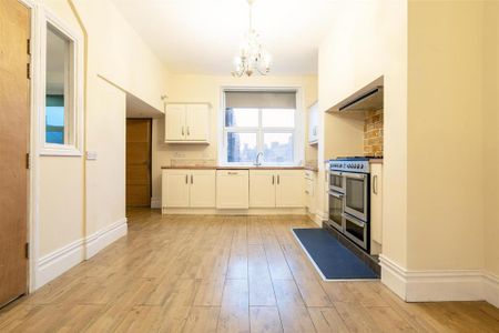 3 bedroom maisonette to rent - Photo 4