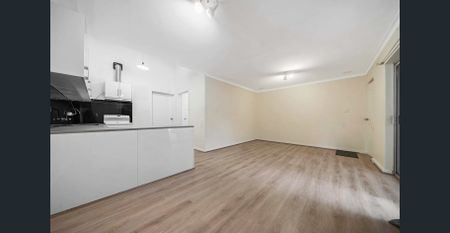 Charming Two-Bedroom Villa in Prime Wembley Location - Photo 5