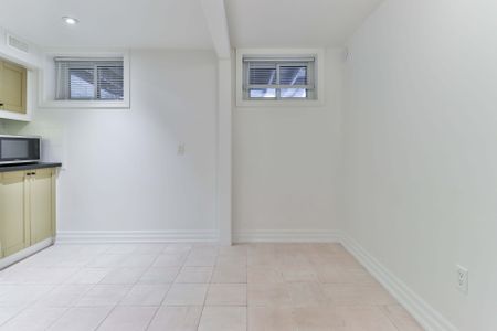 For Lease - 215A Chambers Avenue Unit# Bsmt, Toronto, Ontario - Photo 3