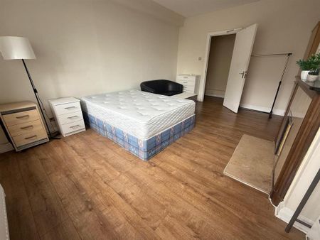 House share to rent - Photo 3