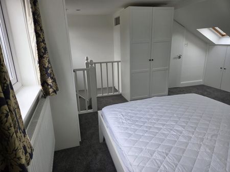 2 Bed Maisonette, New Southgate, N11 - Photo 3