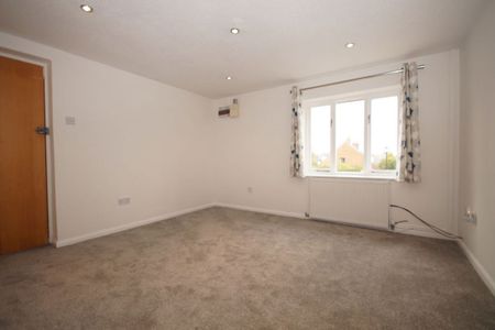 A 1 Bedroom Flat in Bishops Cleeve GL52 8TE - Photo 5