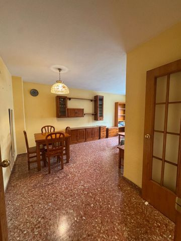 Piso de alquiler en Carrer de Pere Aleixandre, Mont-Olivet - Photo 3