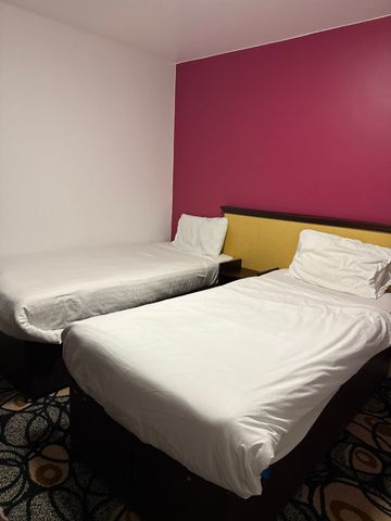 Room 215, SimplyStay Lincoln Road, Skegness, Lincolnshire, PE25 2EA - Photo 4