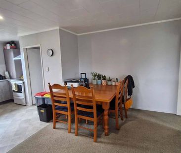 Tidy Sunny Home - Photo 4