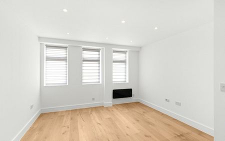 London Road, Sittingbourne, Kent, ME10 - Photo 3