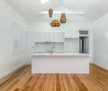 ARCHITECTURALLY DESIGNED HOME - Photo 1