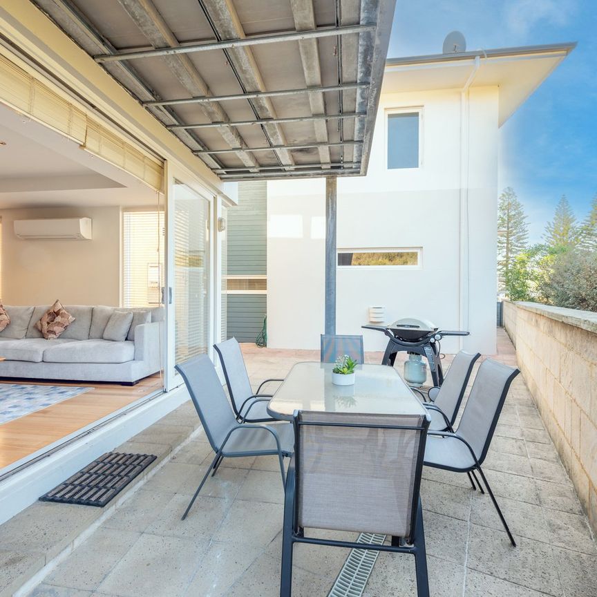 Beachside Ground Floor Apartment – Fully Furnished- Short Term Lease Available - Photo 1