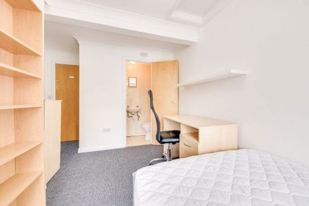 £769 p/w (£3,332 pcm) - Photo 3