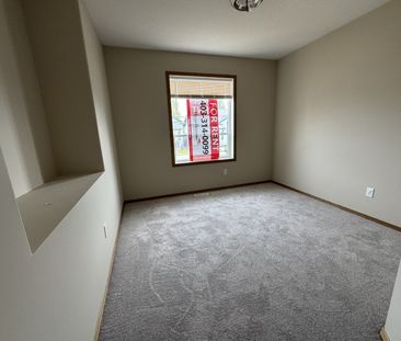 Spacious 3-Bed, 1-Bath Main with Fenced Yard! - Photo 6