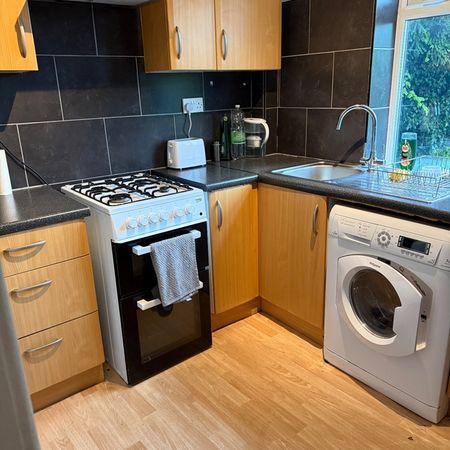 2 Bed Flat, Nethergreen Road, S11 - Photo 3