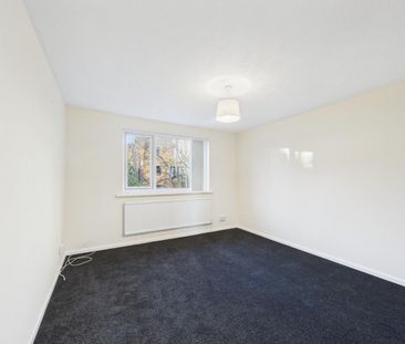2 bedroom Flat To Let - Photo 1