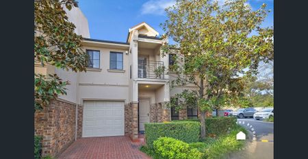 Charming Two-Bedroom Townhouse - Photo 5