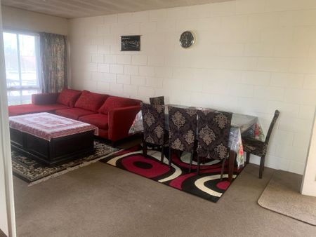 Tidy One Bedroom Upstairs Unit - Hamilton East - Photo 4