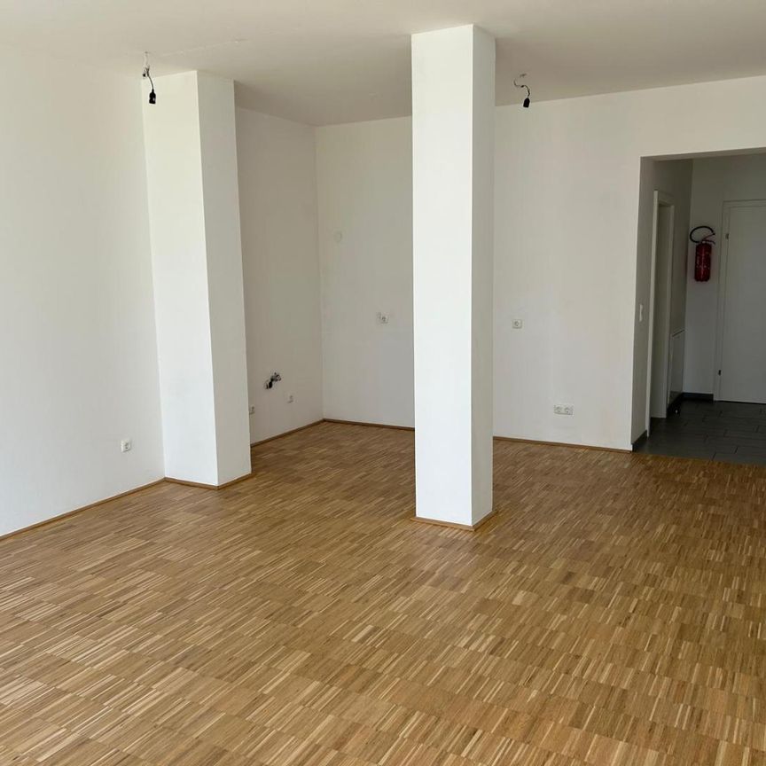 NEUZEUG TRAUMHAFTE ca. 55 m² ERDGESCHOSSWOHNUNG + SONNIGER GARTEN + PKW-Stellplatz - Photo 1