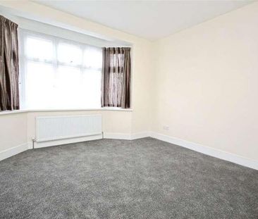 Homefield Avenue, Ilford, IG2 - Photo 4