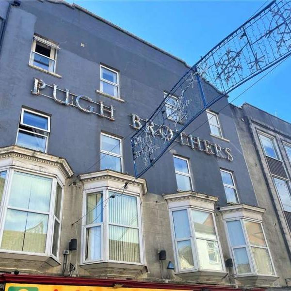 Two Bedroom Flat – Llanelli - Photo 1