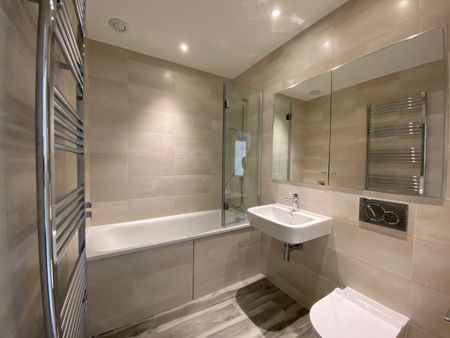 Emerald Avenue, Fleet, Hampshire, GU51 - Photo 5