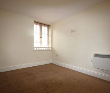 London Road - Photo 1