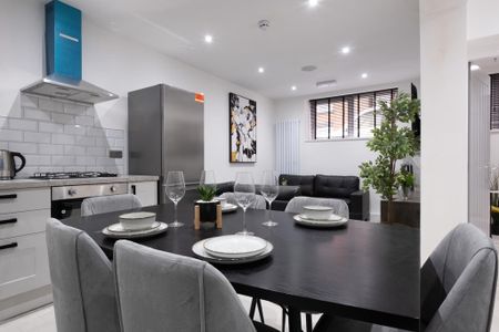 7 bedroom terraced house to rent - Photo 2