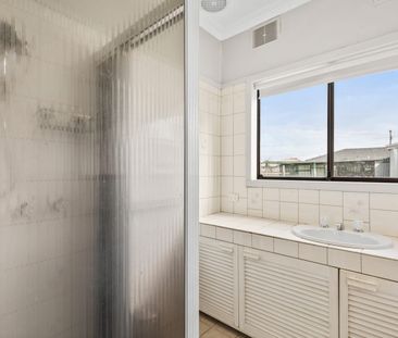 Light-Filled Family Home with Space, Comfort & Convenience - Photo 4