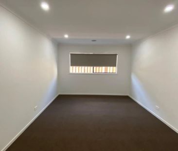 Spacious Family Excellence in Westbrook Estate - Photo 2