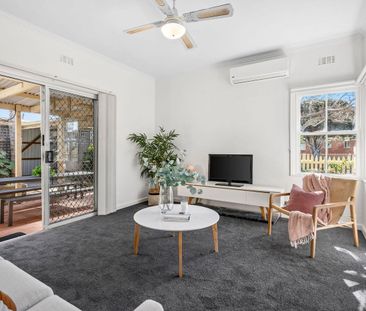 3 BEDROOM FAMILY HOME - Photo 1