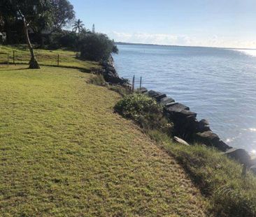 Absolute beachfront studio living! - Photo 2