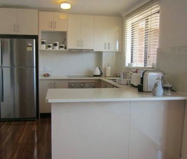 Modern 2 Bedroom Apartment - Photo 6