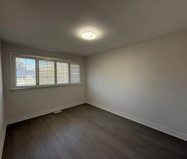 For Lease - 5 Silverview Drive Unit# Main and Upper, Toronto, Ontario - Photo 2