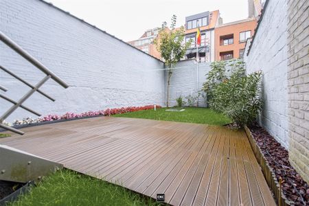 Charmant 2 slaapkamer appartement op het gelijkvloers met groot terras en tuin, nabij de Lippenslaan en op wandelafstand van de zeedijk. - Photo 2