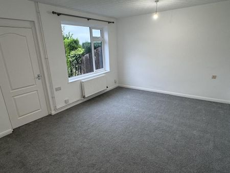 3 bedroom end of terrace house to rent - Photo 2