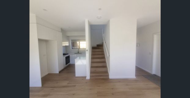 Sparkling 2 bedroom townhouse - Photo 1