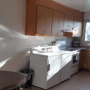 Grand 4 1/2 au 3e étage avec Balcon dans un immeuble très tranquille à Montréal - Photo 2