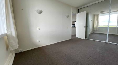 2 bedroom 1 bathroom - Photo 2