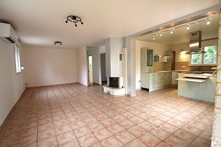 Au calme, proche place du marché et toutes commodités, sur son terrain de 778 m², maison de pla... - Photo 2