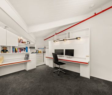 Stylish, Light-Filled Apartment with High Ceilings & Flexible Living - Photo 4