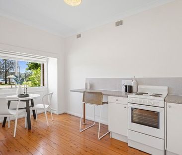 Seaside cottage in the ultimate lifestyle location - Photo 3