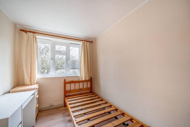3 bedroom flat to rent - Photo 1