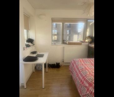 Room in a Shared Flat, Holly Court, SE10 - Photo 2